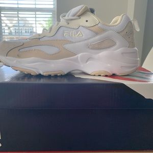 FILA Ray Tracer Sneakers Size 10!! Like new!